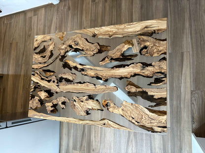 Tavolo da pranzo in legno massello di Ulivo secolare e resina | Su Misura