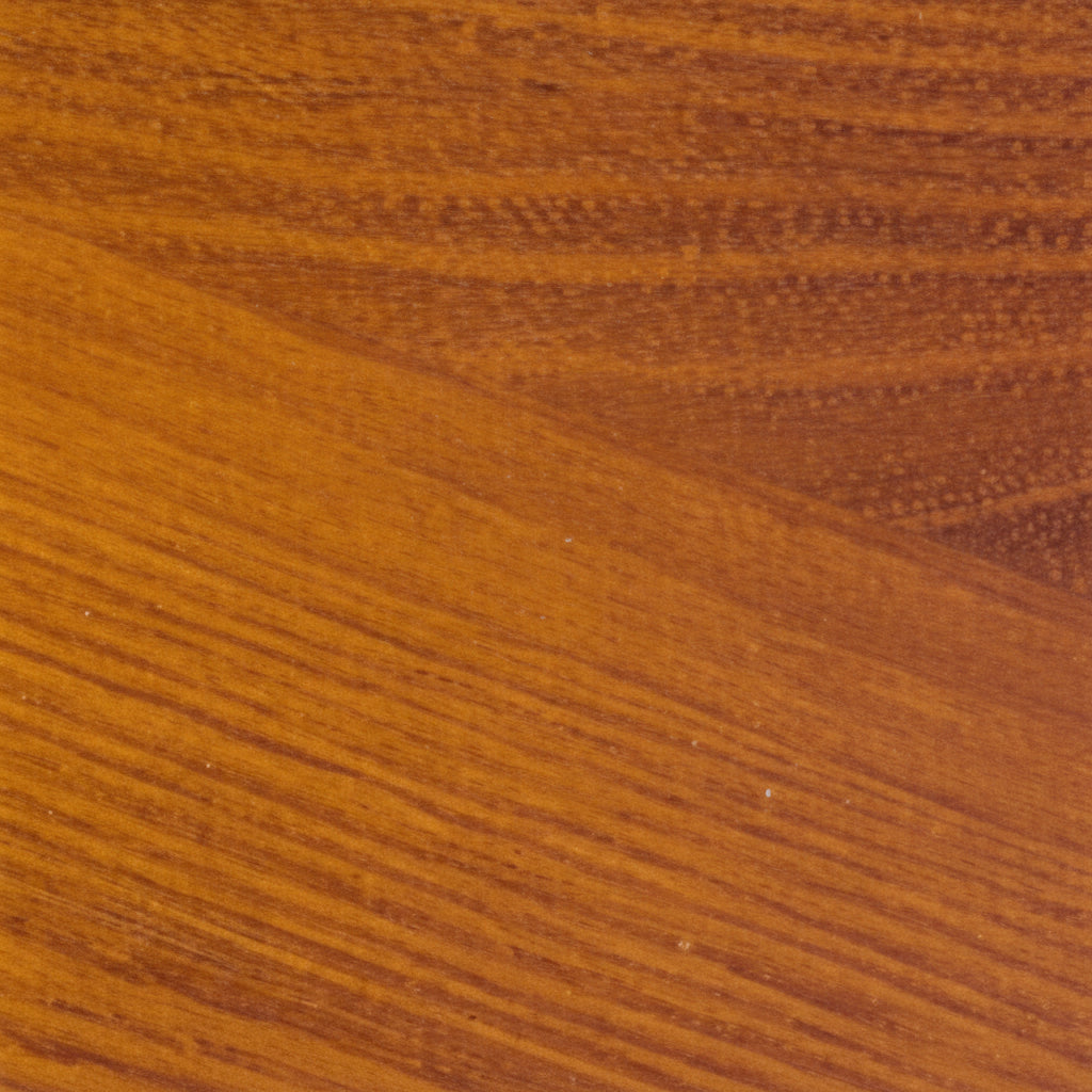 Dettaglio essenza legno massello d'acacia per tavoli e arredi artigianali realizzati a Roma
