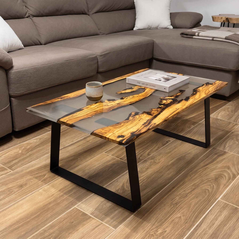 Tavolini in legno e resina su misura